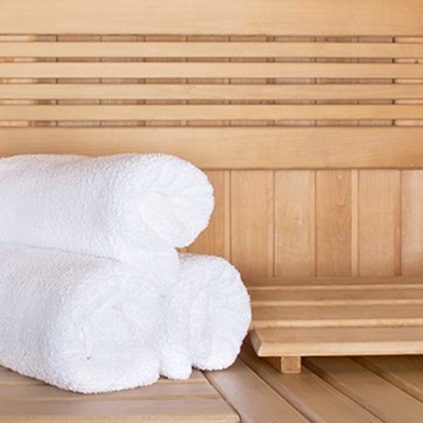 ترفندهای-حرفه‌ای-برای-نگهداری-حوله‌های-سونا-که-نمی‌دانستید