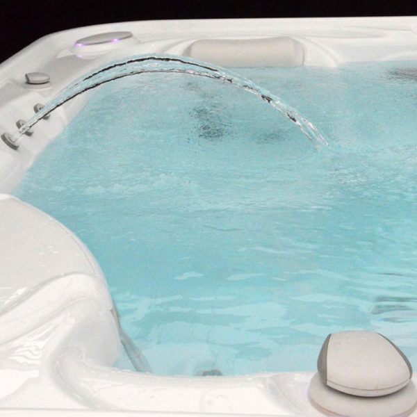 هر-چند-وقت-یکبار-باید-جکوزی-خود-را-تخلیه-و-مجددا-پر-کنیم