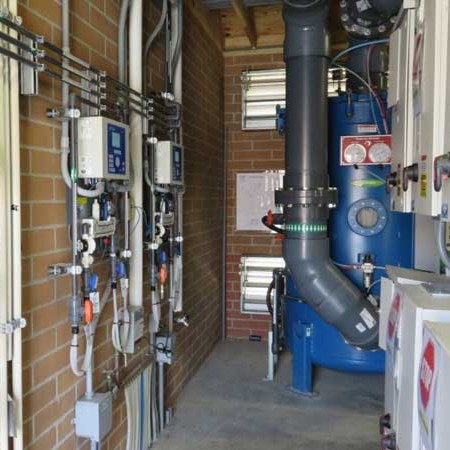 نگهداری-تاسیسات-استخر