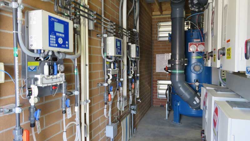 نگهداری-تاسیسات-استخر