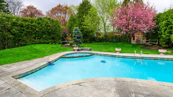 آیا نصب استخر مجوز نیاز دارد ؟